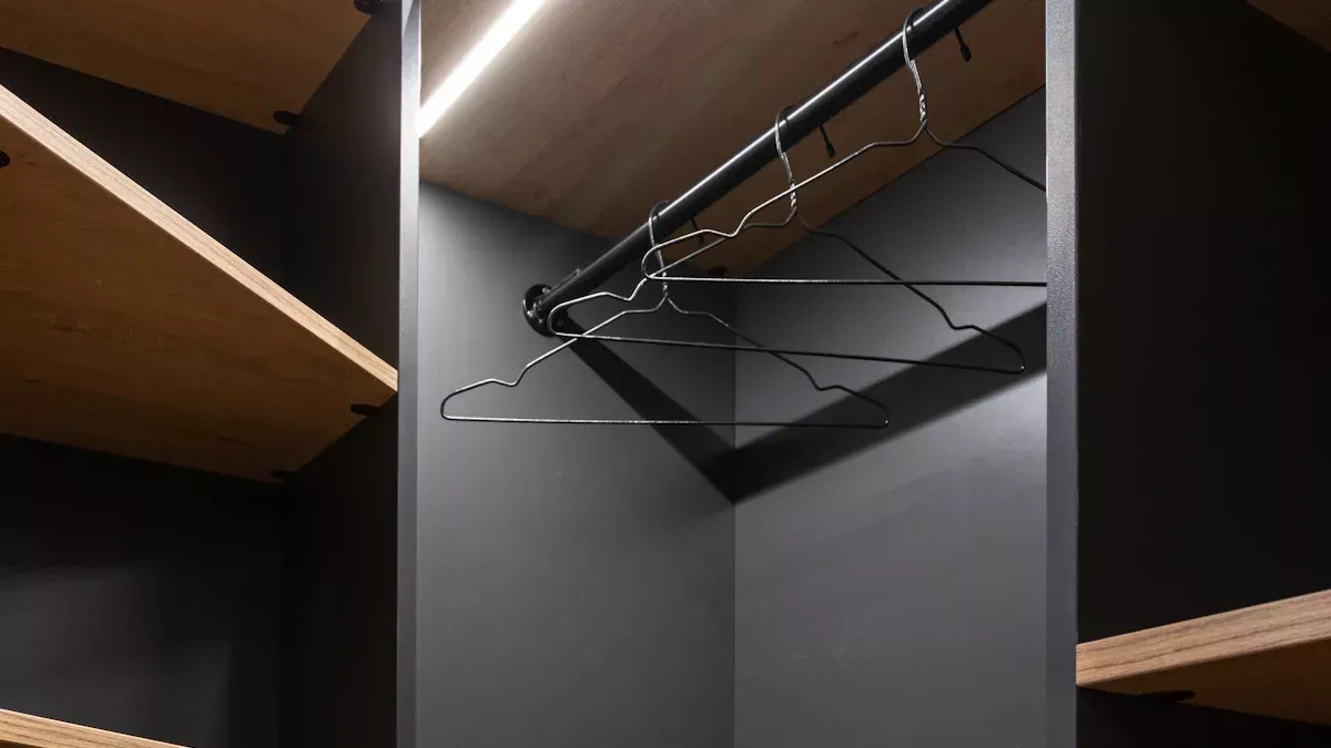 Tube de garde-robe rond