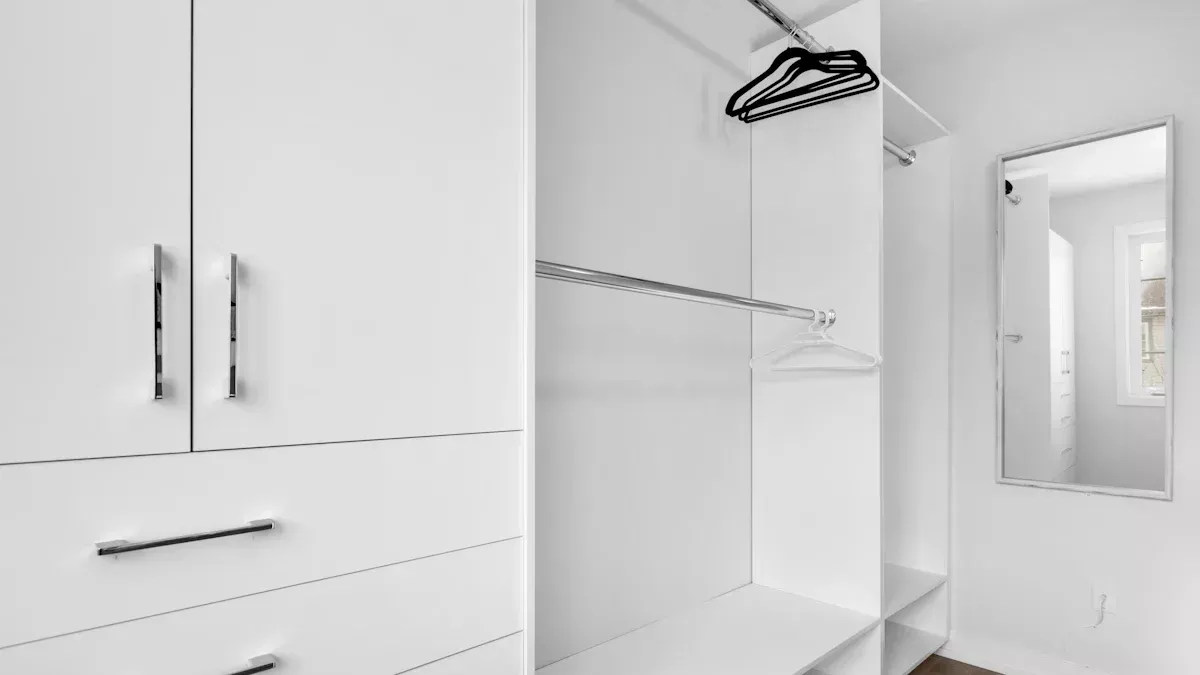 Tube de garde-robe rond